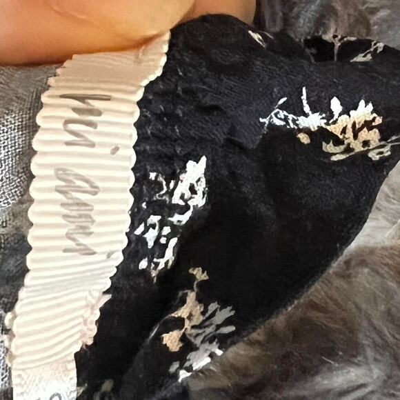 Dark navy and white floral - Picture 7 of 8